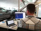 ICT werkplek man achter computer