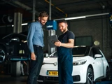 Ames monteur en service manager in gesprek