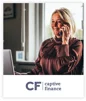 Vrouw aan het bellen met Captive Finance logo