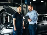 Ames monteur en service manager in gesprek